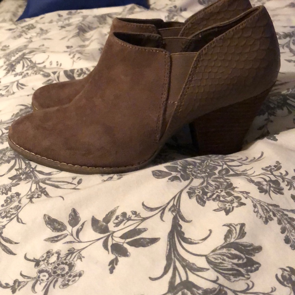 Dr. Scholls brown heeled boots size 8